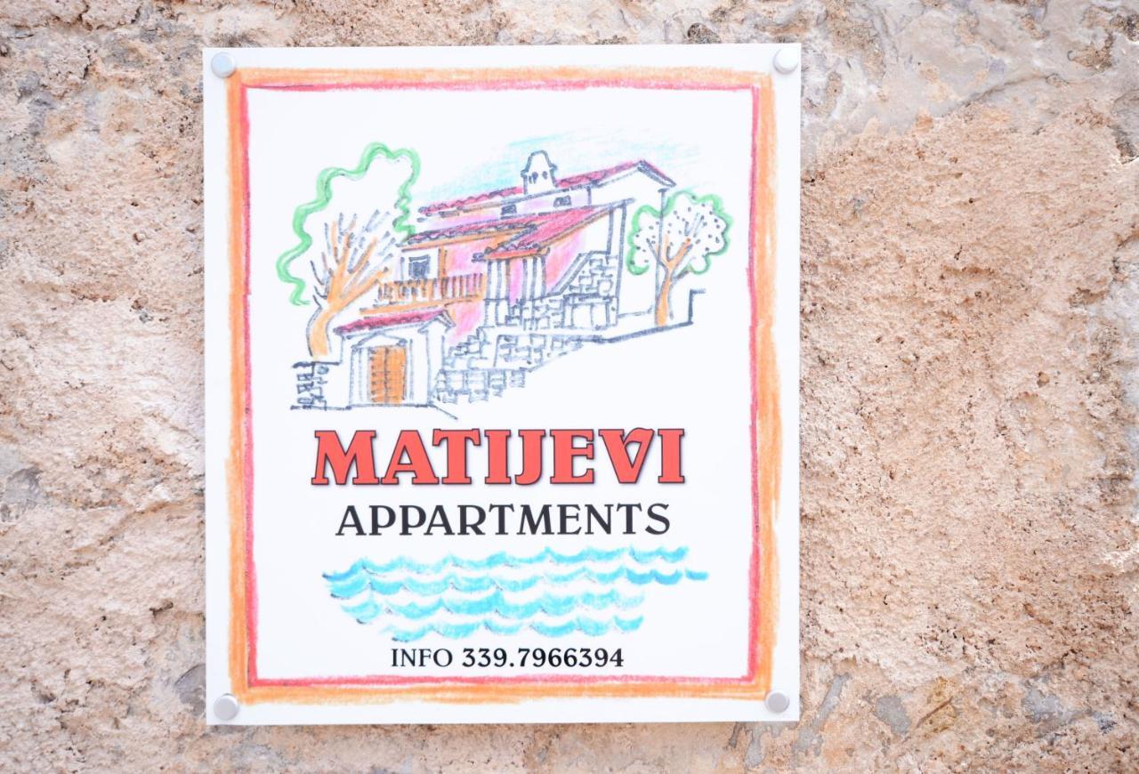 Matijevi Apartments Систияна Екстериор снимка